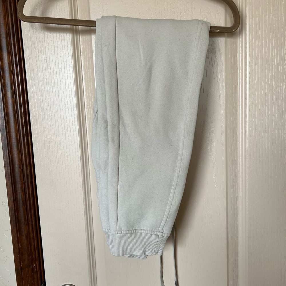Cropped sweatpants